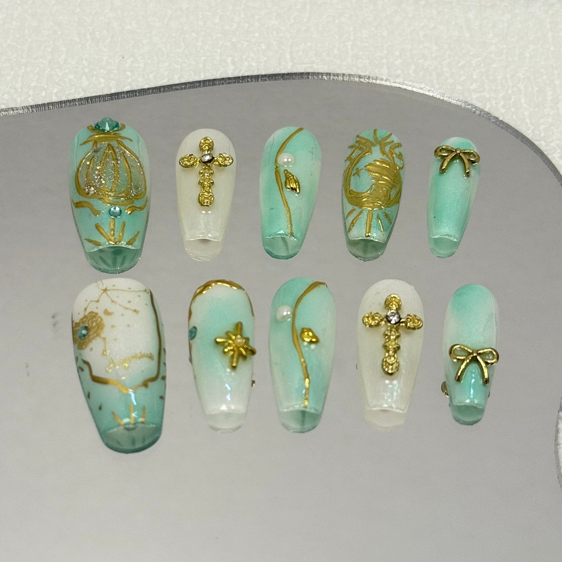 AQUARIUS Press on Nail