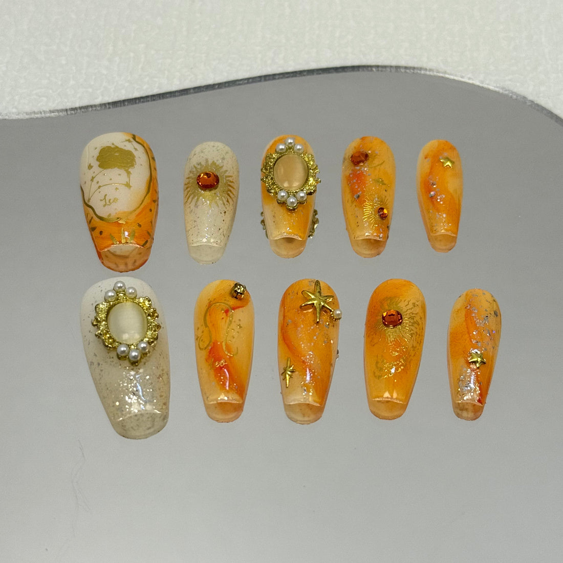 LEO Press on Nail